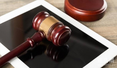 女子稱因不服從調(diào)崗被部門經(jīng)理打且抹辣椒油,打人會怎么處罰？