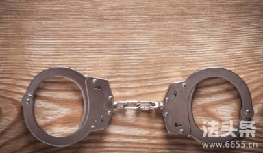 利用AI造谣会构成何种犯罪？
